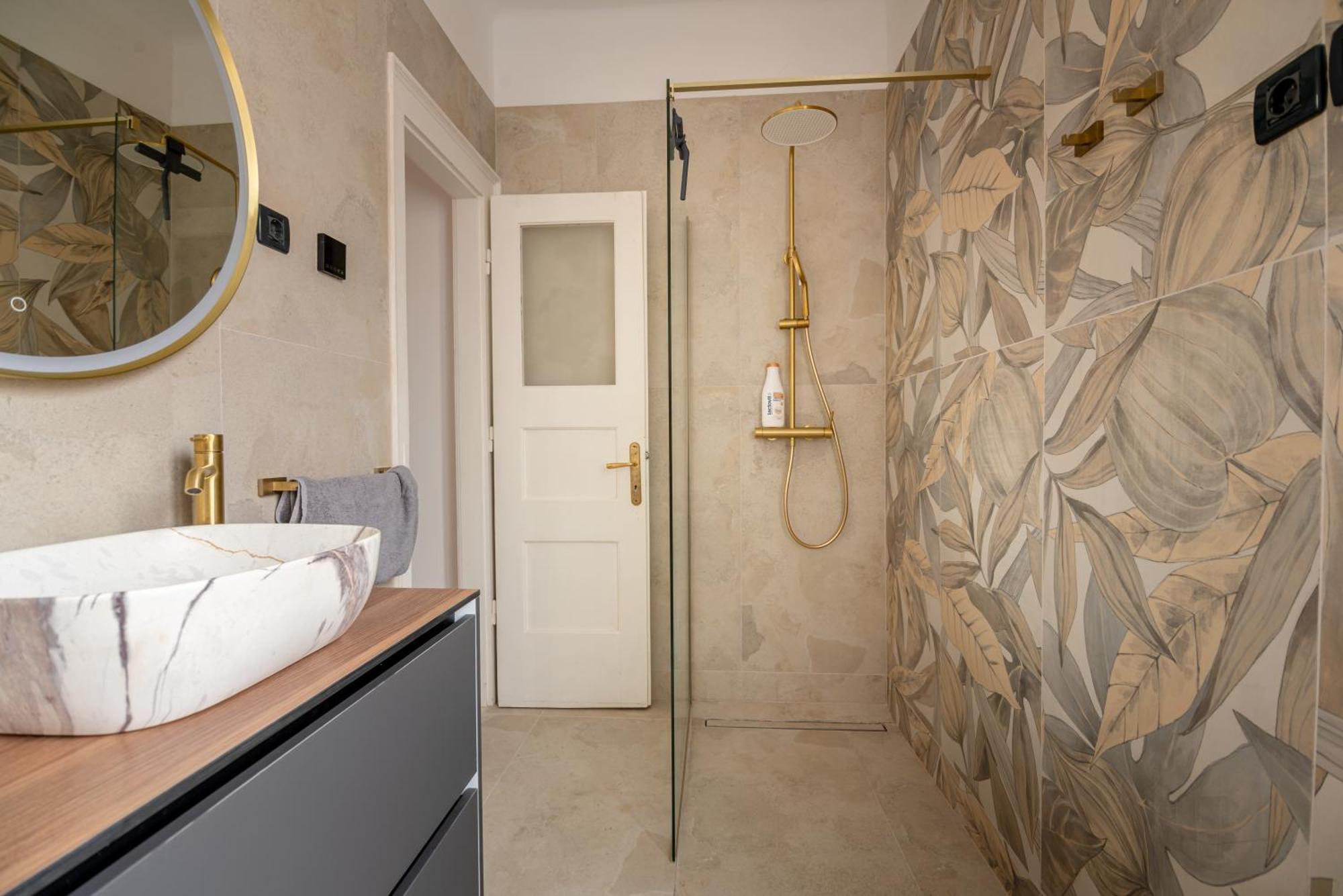 White House Luxury Suite Split Exterior foto